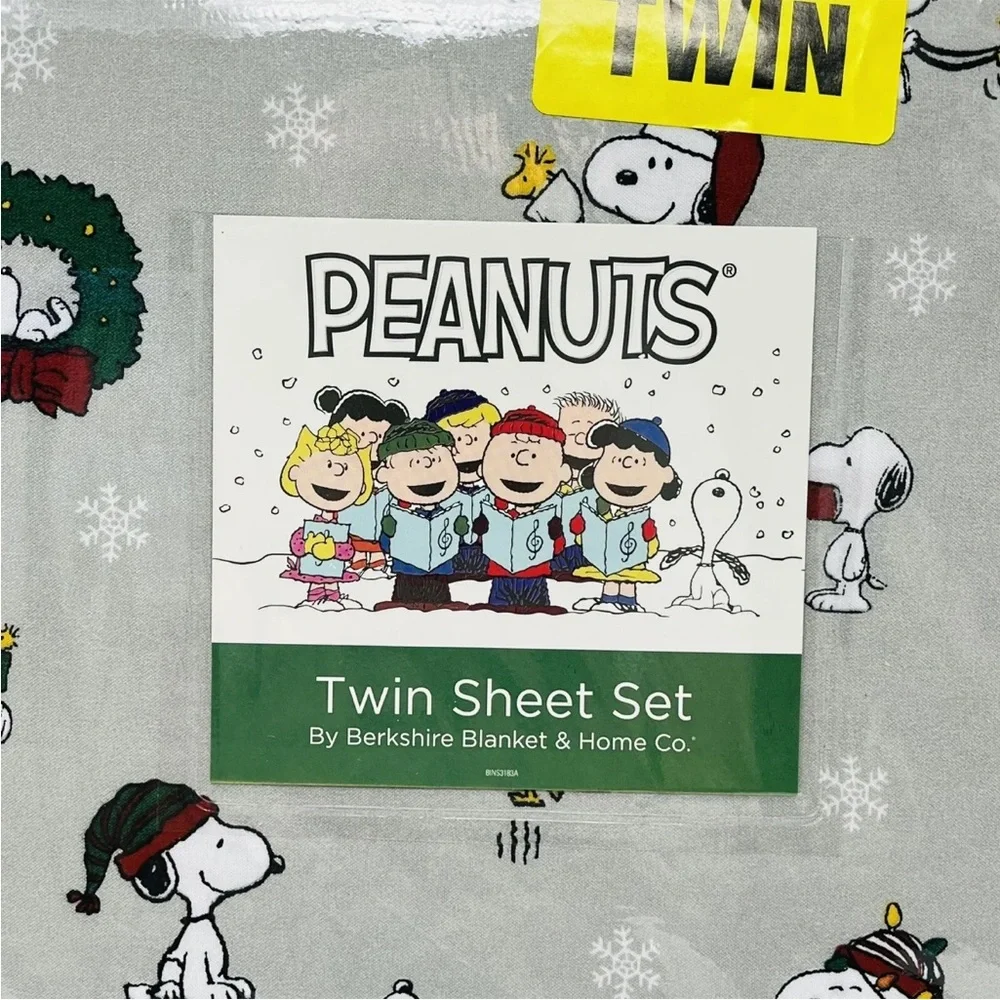 PEANUTS Snoopy Woodstock Christmas TWIN SHEETS SET Santa Hat Wreath Lights Tree
